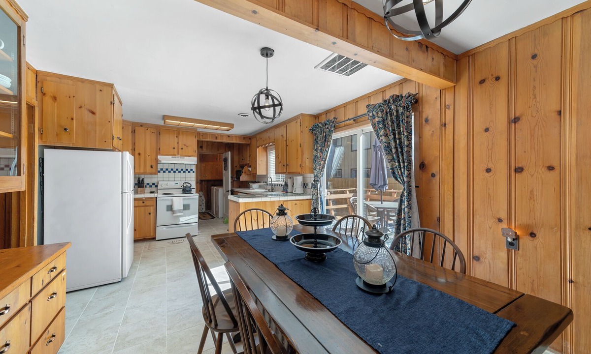 Al Tahoe Cabin | Regan Beach Cabin Retreat: 5BR home 1 block to Regan Beach, Lake Tahoe