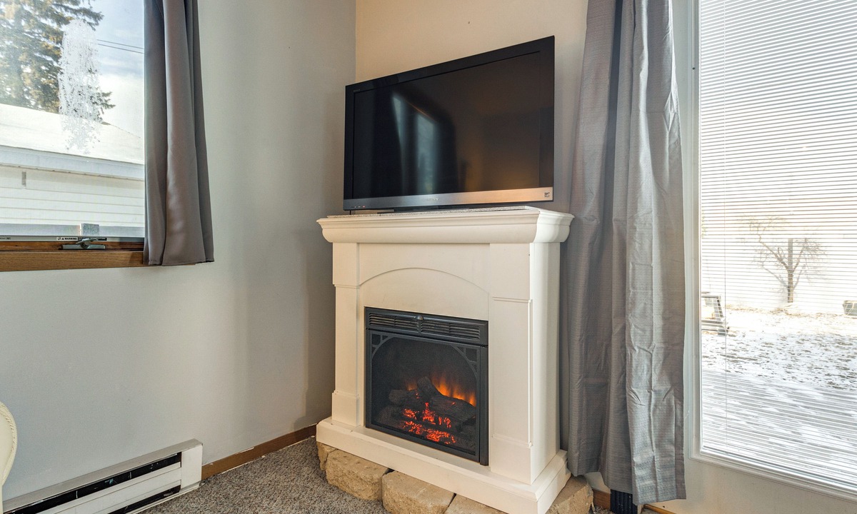 Neenah Apartment | Fish, Hike & Unwind: Studio 2 Mi to Lake Winnebago