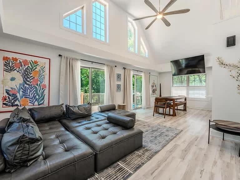 Watervliet House | Charming Farmhouse Near Orchards & Wineries
