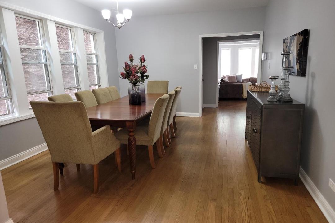 South Shore Apartment | Beautiful Big 3 bedroom Quiet Apt near downtown