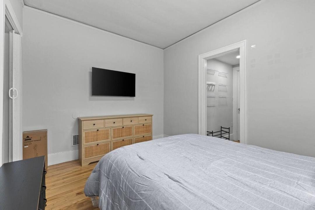 Dearborn House | 2 BR - Fully Equipped Dearborn Home
