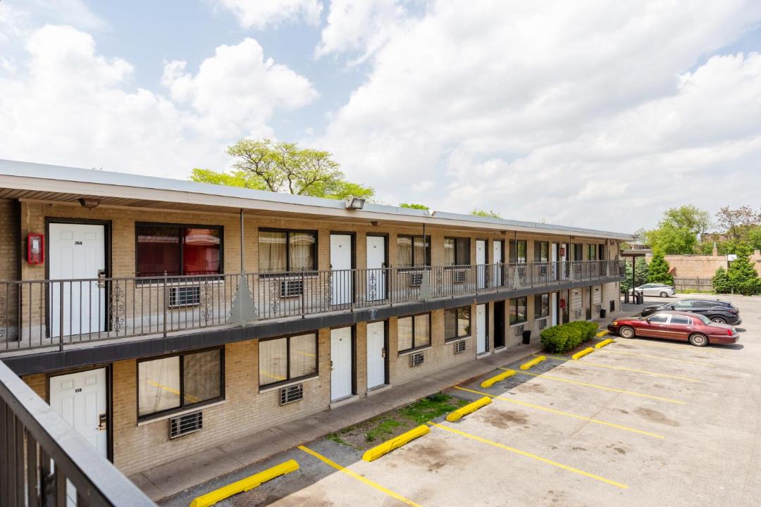 Greater Grand Crossing Hotel | Best Motel By OYO Chicago I-90