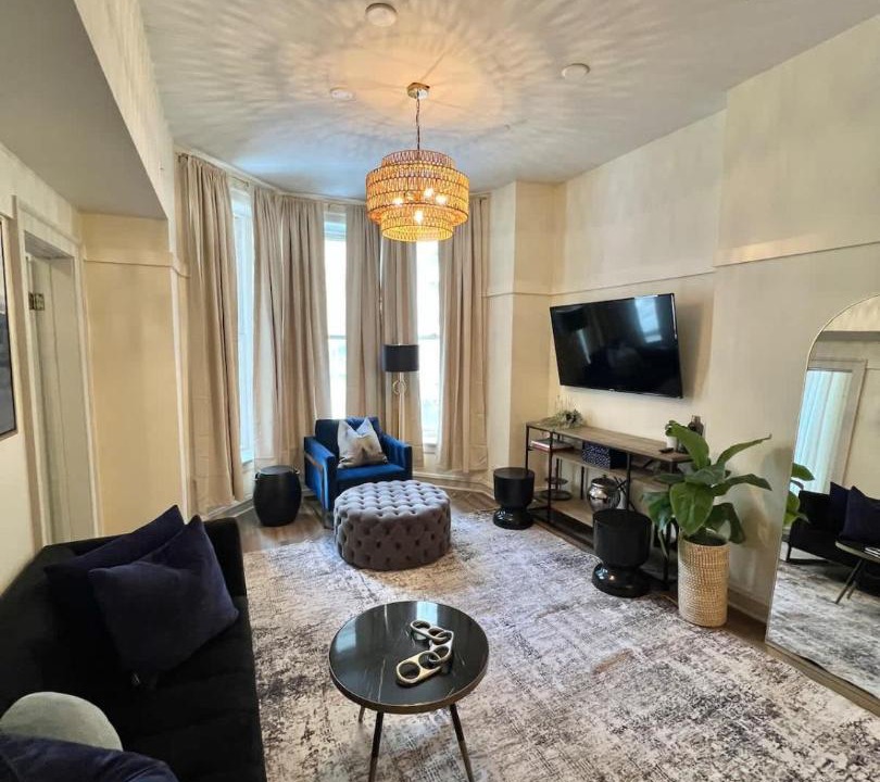 Near North Side Apartment | Elegant 3BR River North Escape l Free Parking