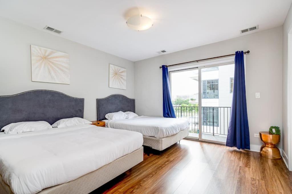 River North Apartment | Beautiful Unit CHI in Prime River North - top floor