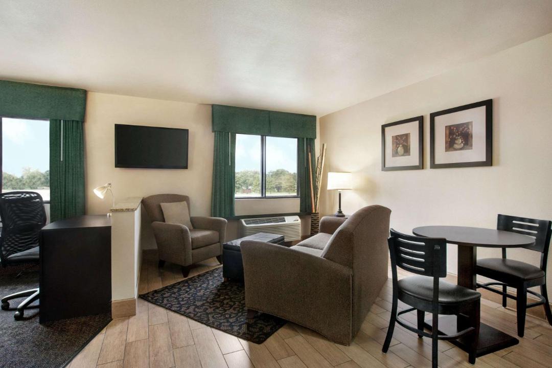 Blanks Hotel | Travelodge by Wyndham Livonia