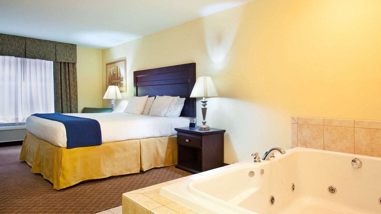 Photo of Bedroom in Lansing