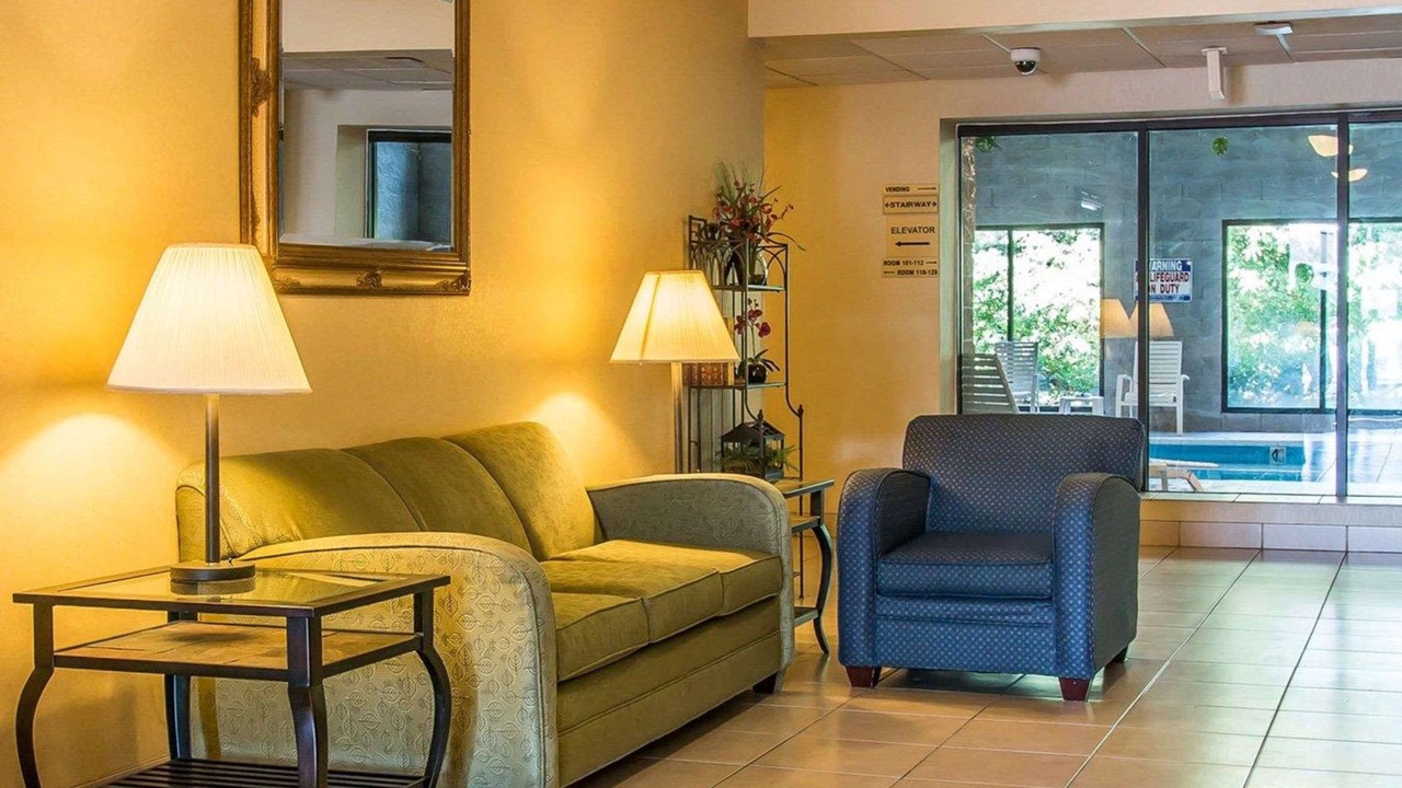 Photo of Livingroom in Whitehall
