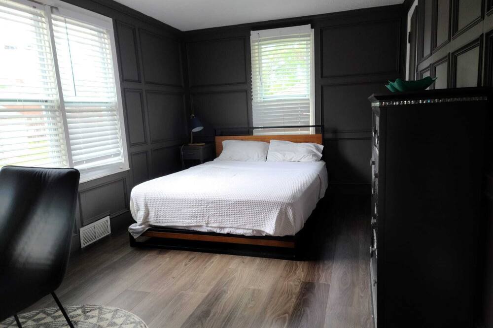 Photo of Bedroom in Detroit