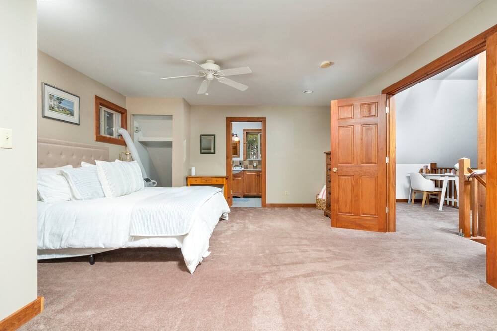 Photo of Bedroom in Central Lake