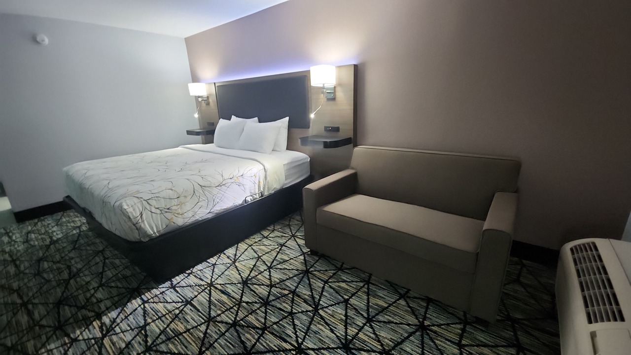 Photo of Bedroom in Roseland