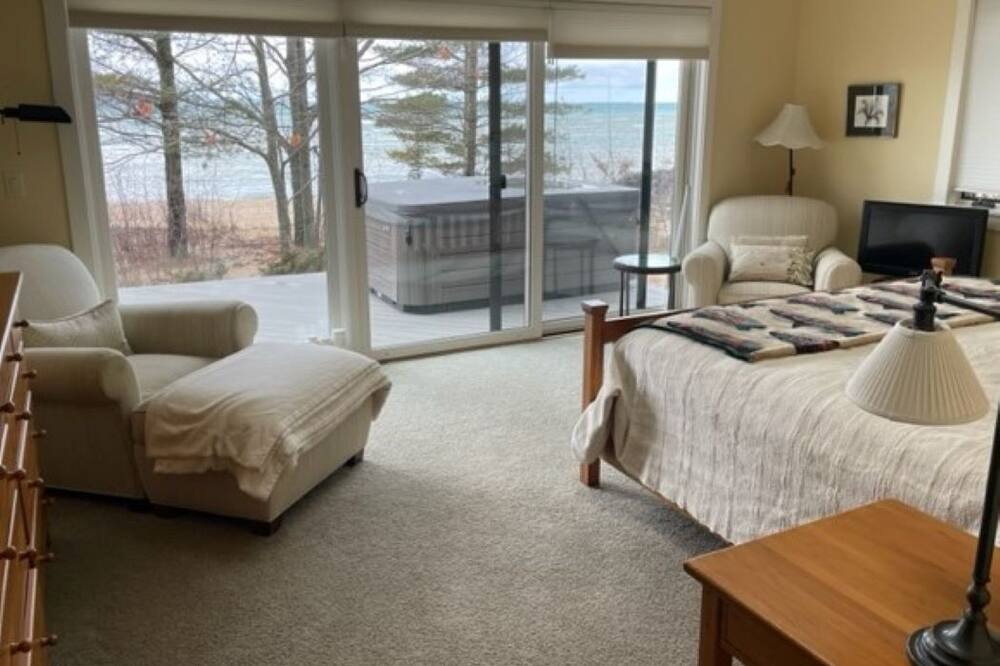 Photo of Livingroom in Kewadin