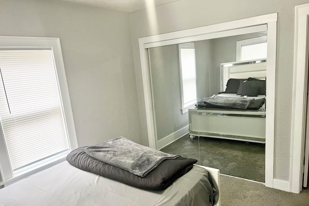 Photo of Bedroom in Northeast South Bend