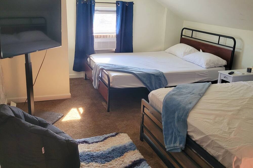 Photo of Bedroom in New Center Detroit