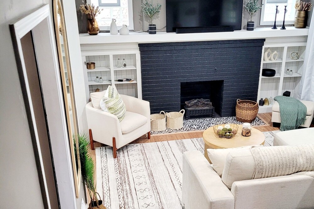 Photo of Livingroom in New Center Detroit