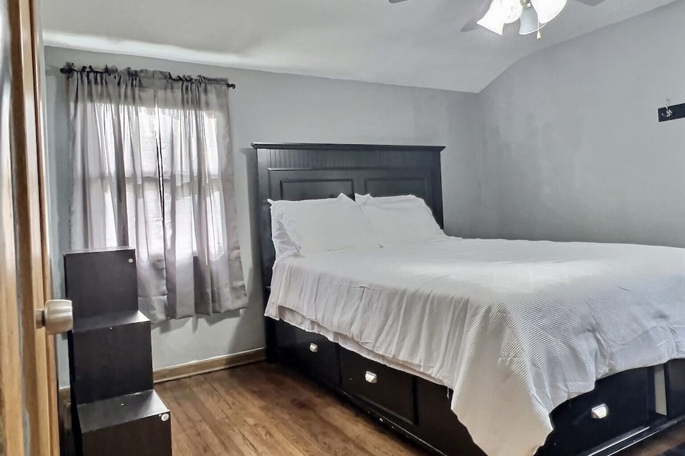 Photo of Bedroom in Milwaukee