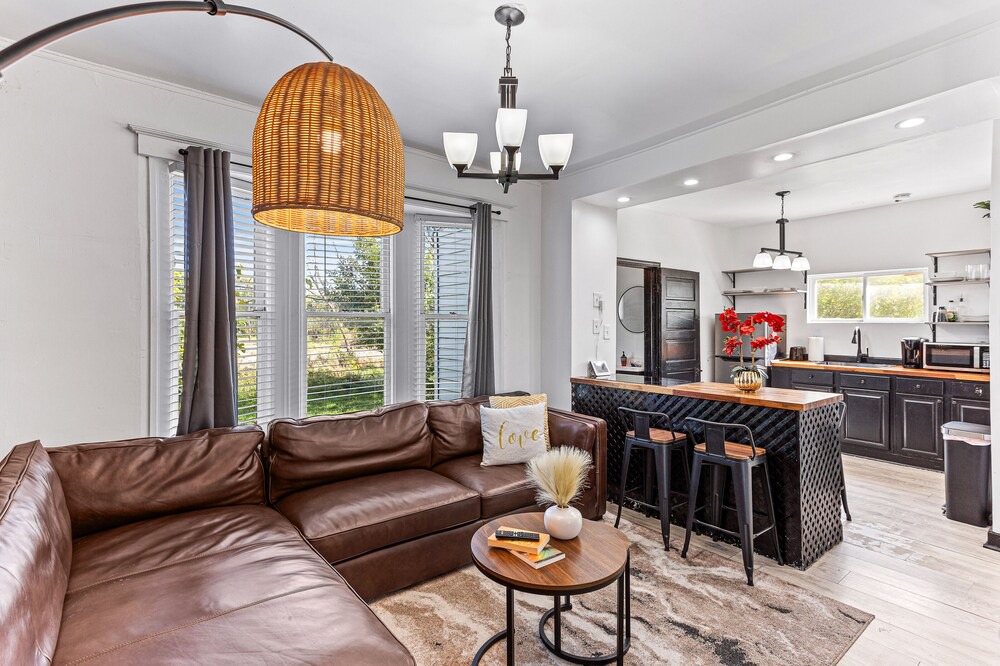 Photo of Livingroom in New Center Detroit