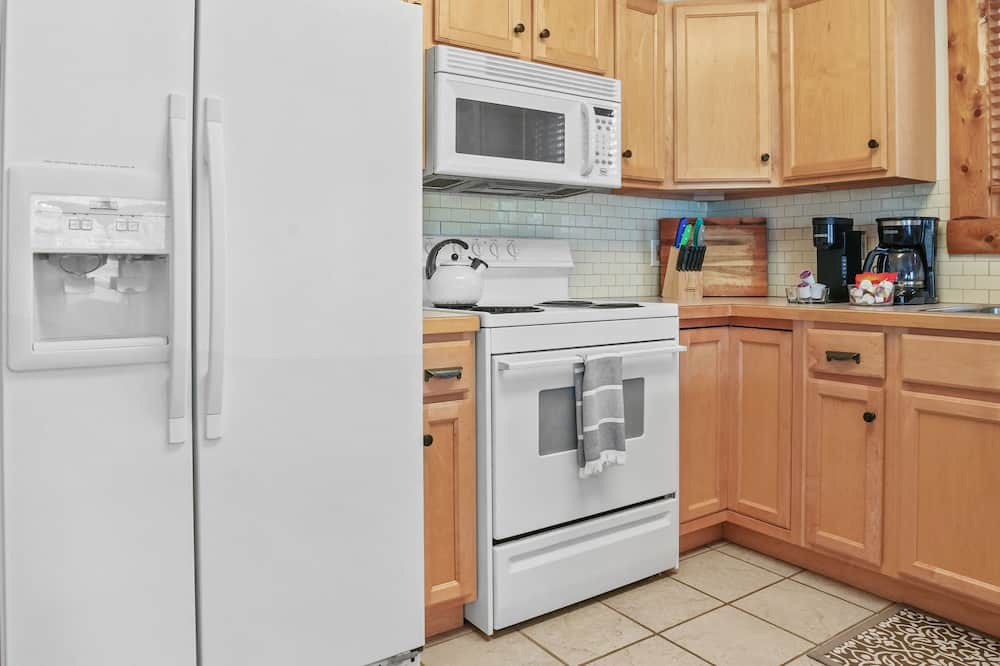 Photo of Kitchen in Higgins Lake