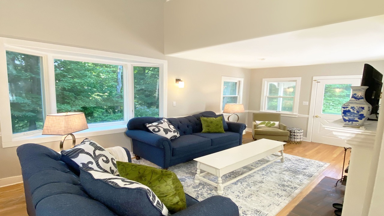Photo of Livingroom in Shorewood-Tower Hills-Harbert