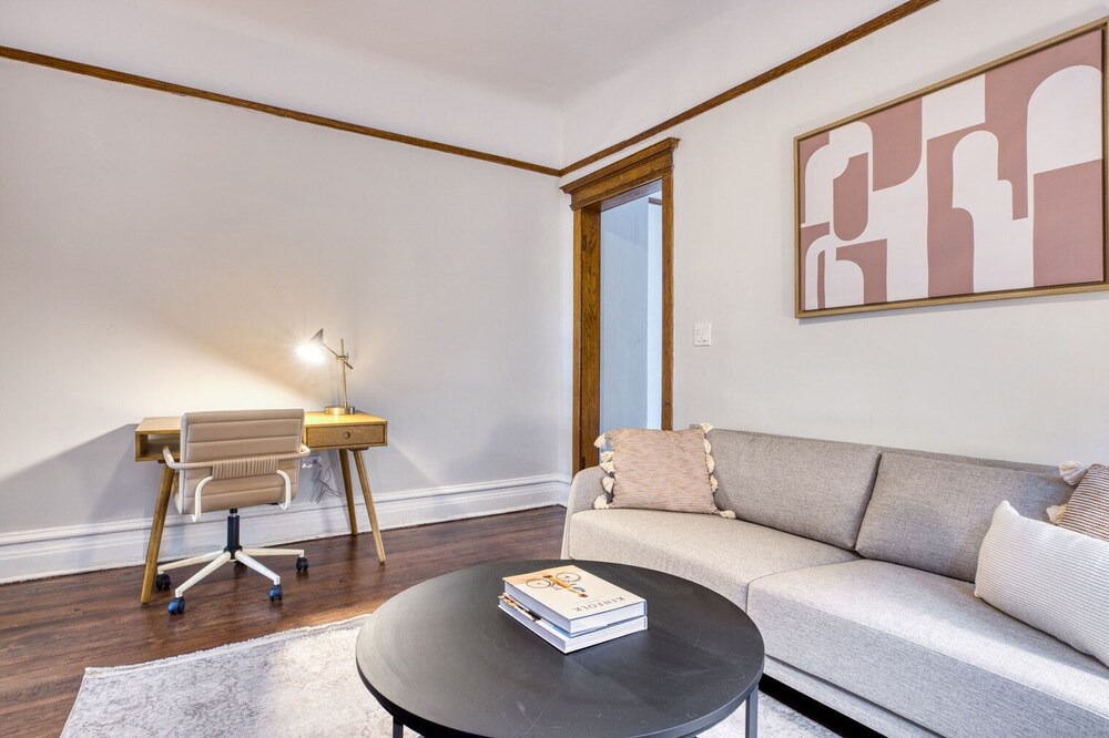 Photo of Livingroom in Wrigleyville