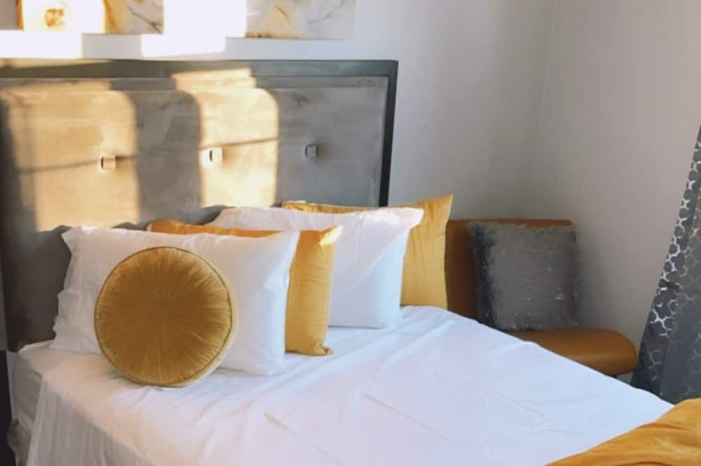 Photo of Bedroom in Lisle