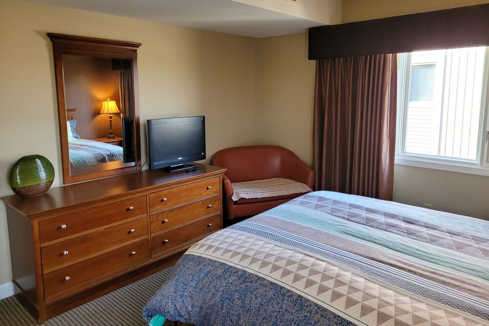 Photo of Bedroom in Acme