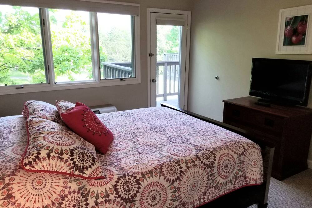 Photo of Bedroom in Acme