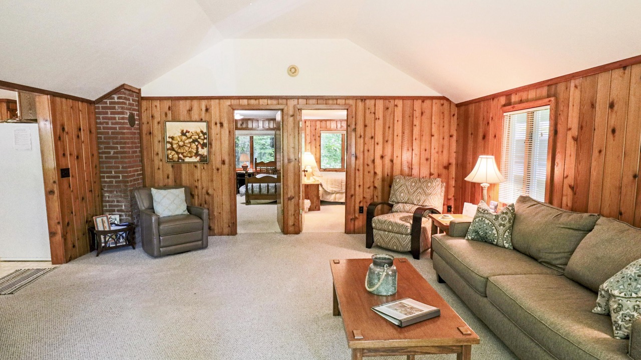 Photo of Livingroom in Maple City