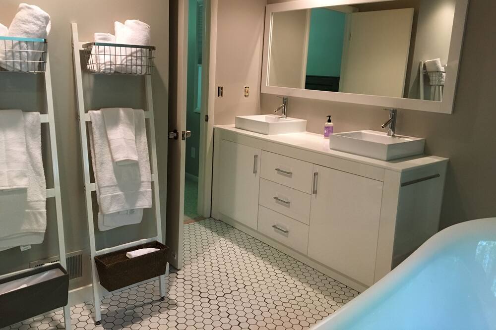 Photo of Bathroom in Bellaire