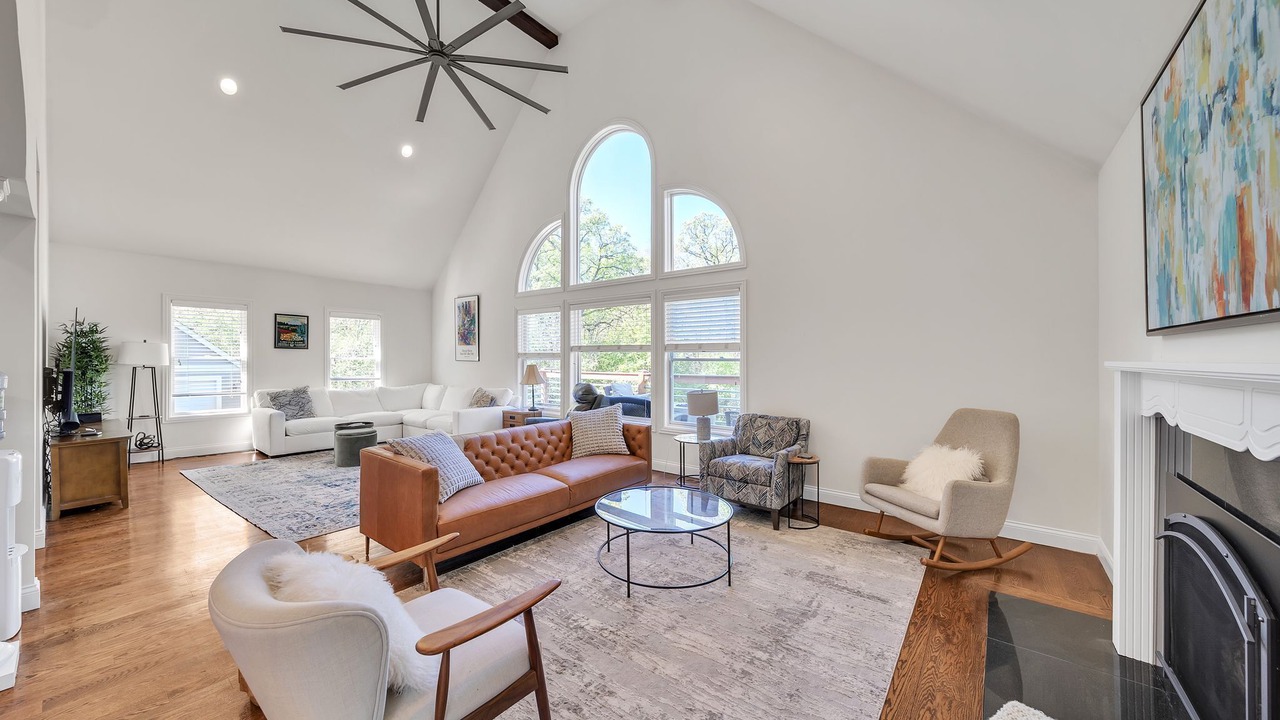 Photo of Livingroom in Plato Center