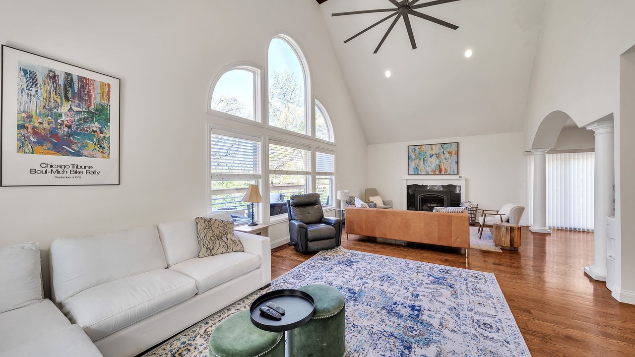 Photo of Livingroom in Plato Center