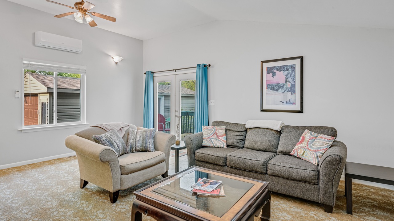 Photo of Livingroom in Ypsilanti