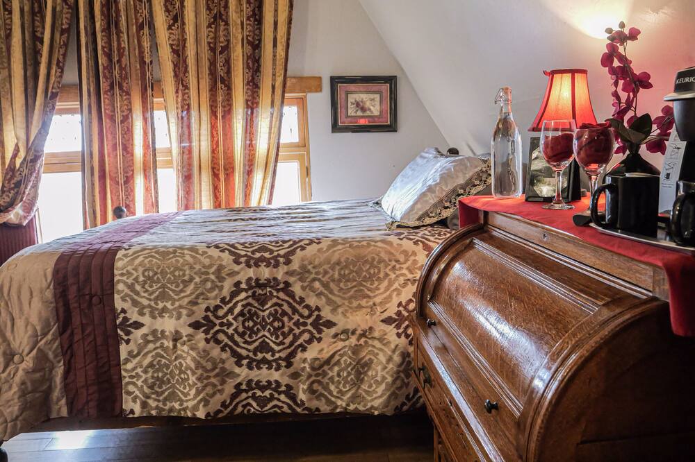 Photo of Bedroom in West Main HIll