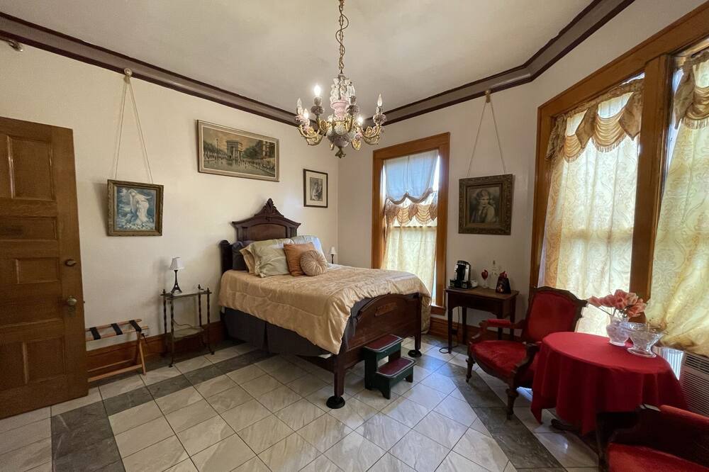 Photo of Bedroom in West Main HIll
