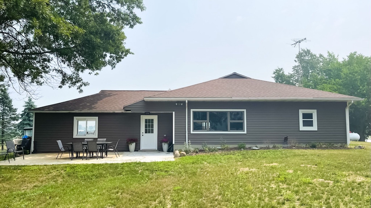 Photo of Outdoor in Grass Lake