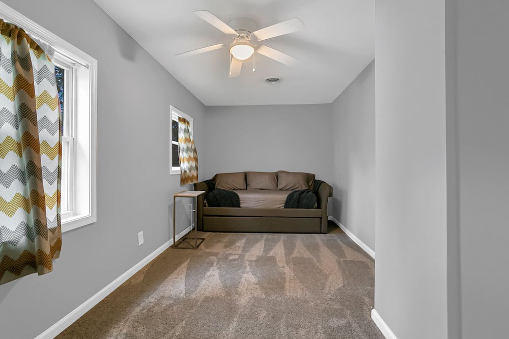 Photo of Livingroom in Rosedale
