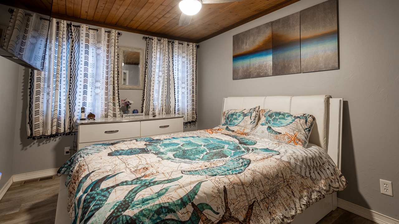 Photo of Bedroom in Jones