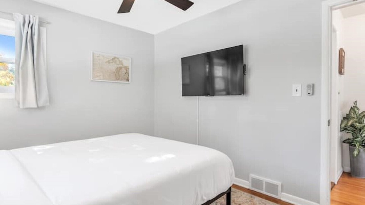 Photo of Bedroom in Madison Heights
