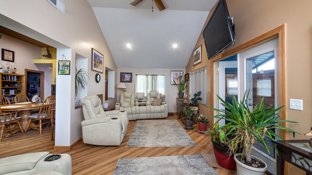 Photo of Livingroom in Cloverdale