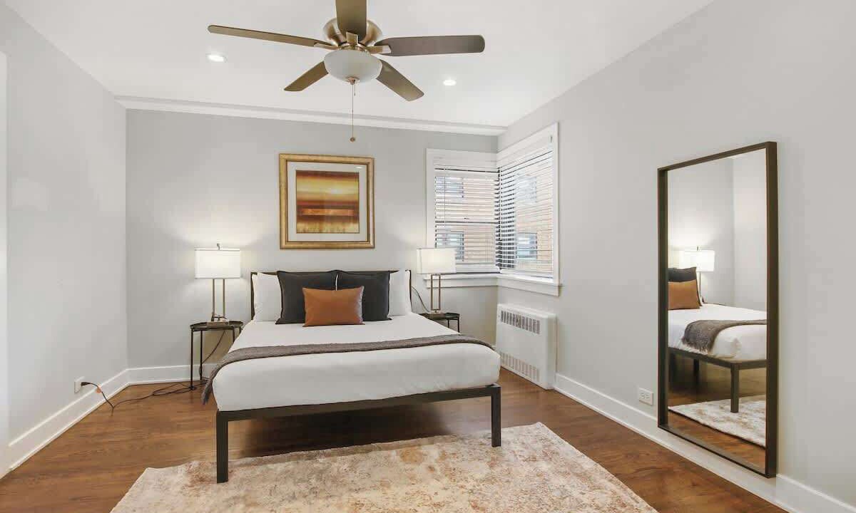Photo of Bedroom in Rogers Park