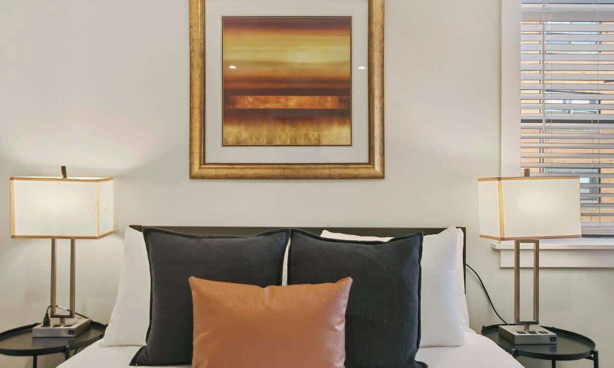 Photo of Bedroom in Rogers Park