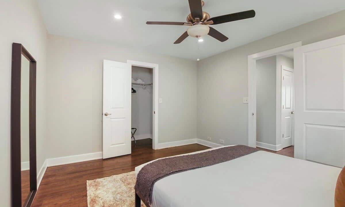 Photo of Bedroom in Rogers Park