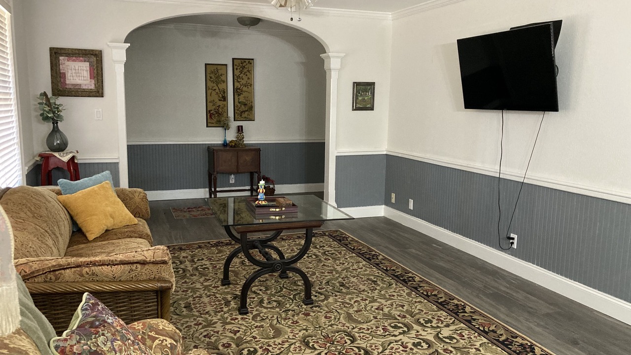 Photo of Livingroom in Madisonville