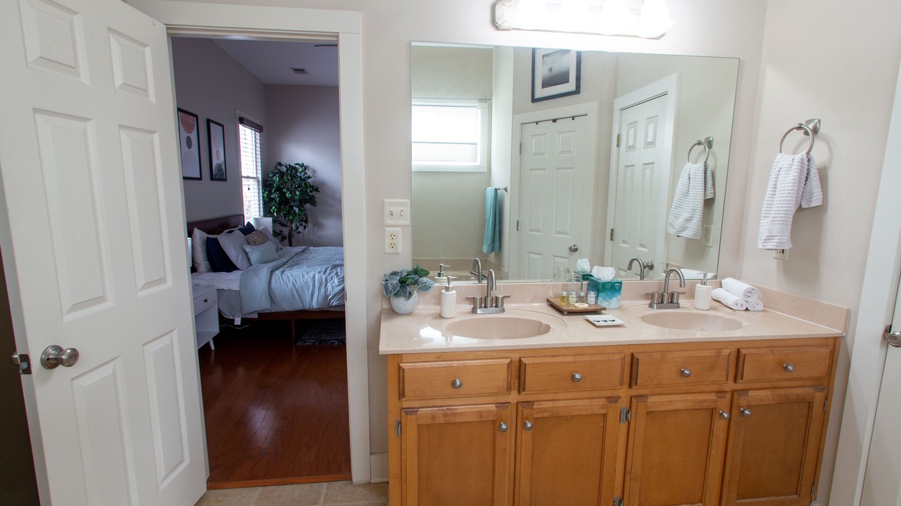 Photo of Bathroom in Cooper-Young Historic District