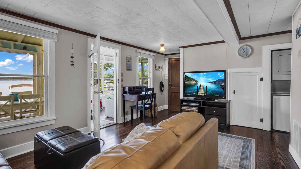 Photo of Livingroom in Clarklake