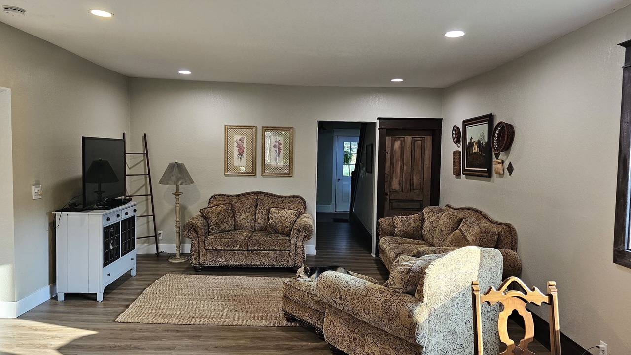 Photo of Livingroom in Cloverdale