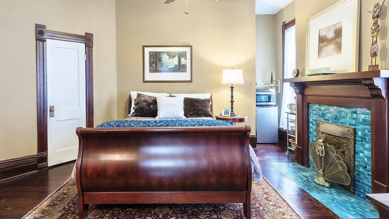 Photo of Bedroom in Peak's Suburban Addition