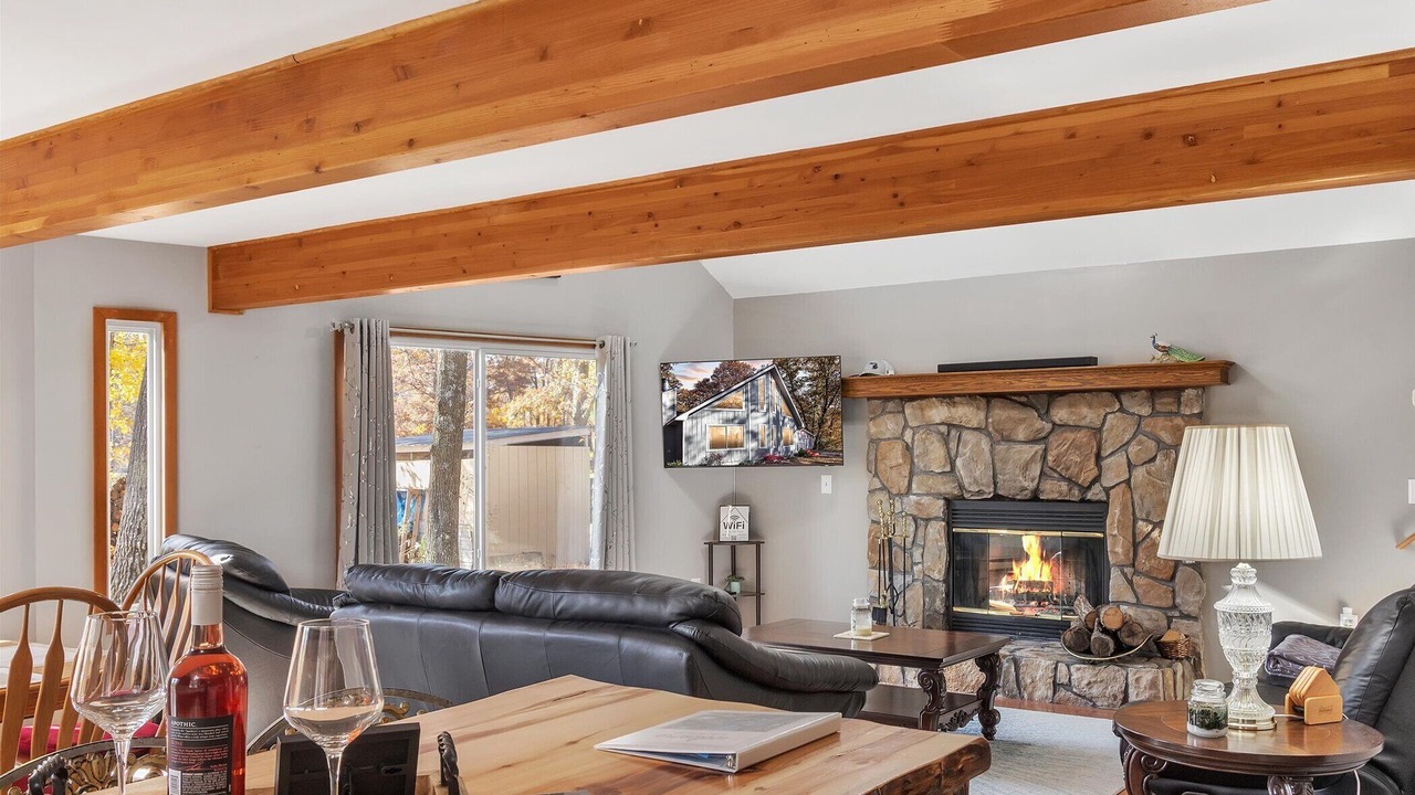 Photo of Livingroom in Higgins Lake