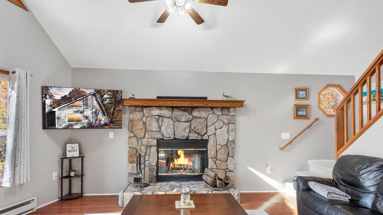 Photo of Livingroom in Higgins Lake