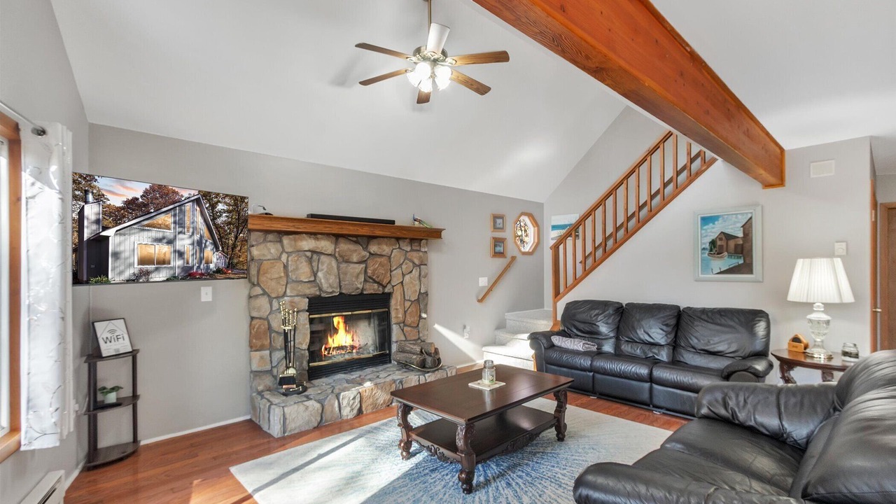 Photo of Livingroom in Higgins Lake