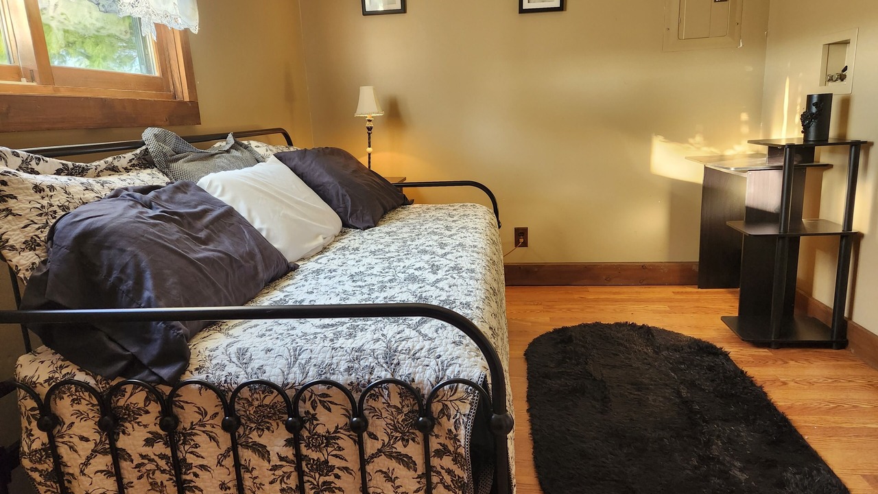 Photo of Bedroom in Michael